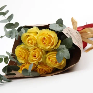 Букет из жёлтых роз и эвкалипта