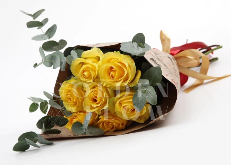 Букет из жёлтых роз и эвкалипта