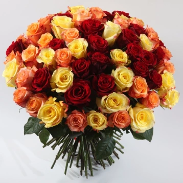 Букет из 75 разноцветных роз