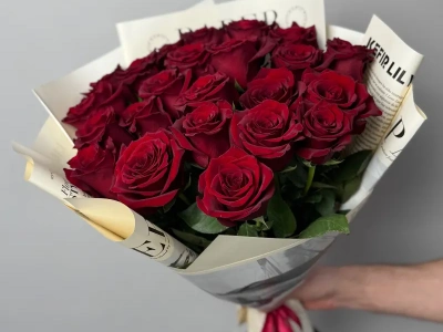 Букет из 21 розы «Брусника»