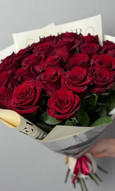 Букет из 21 розы «Брусника»