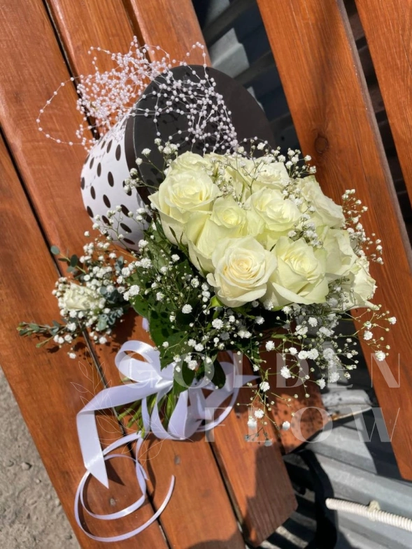 Свадебный букет из белых роз