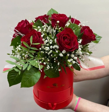 Цветы в коробке «Сладкий каприз»