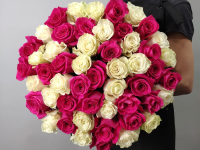 51 бело розовая роза под ленту