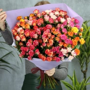 25 кустовых роз микс с оформлением 0