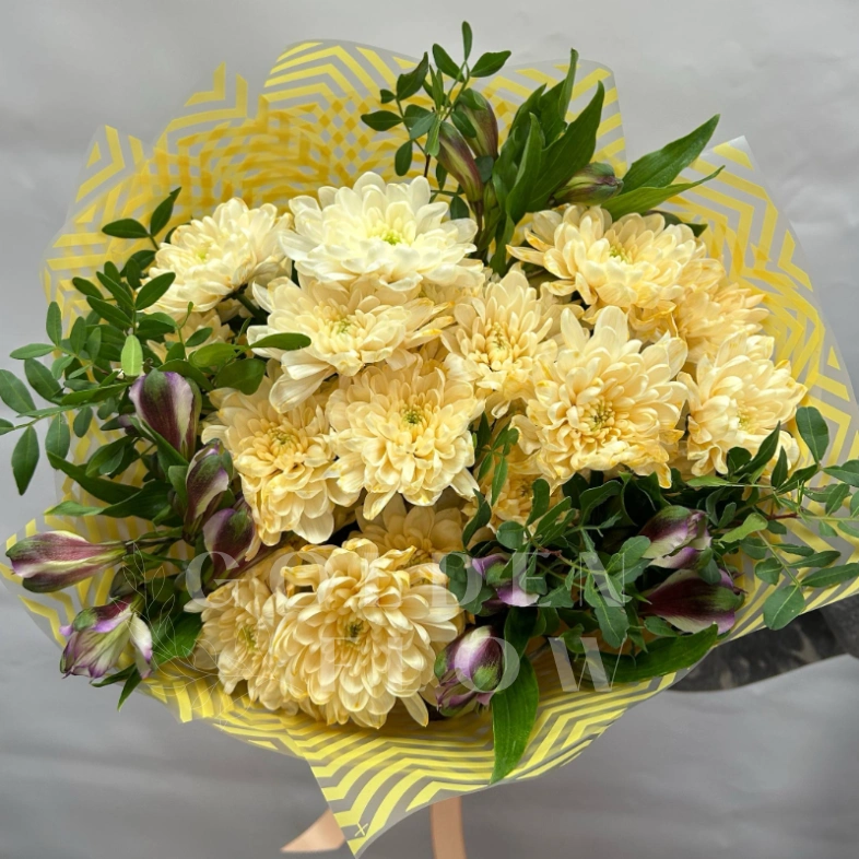 Букет из хризантем и альстромерии &laquo;Незнакомка&raquo;