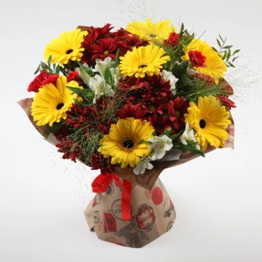 Букет из гербер, альстромерий и хризантем