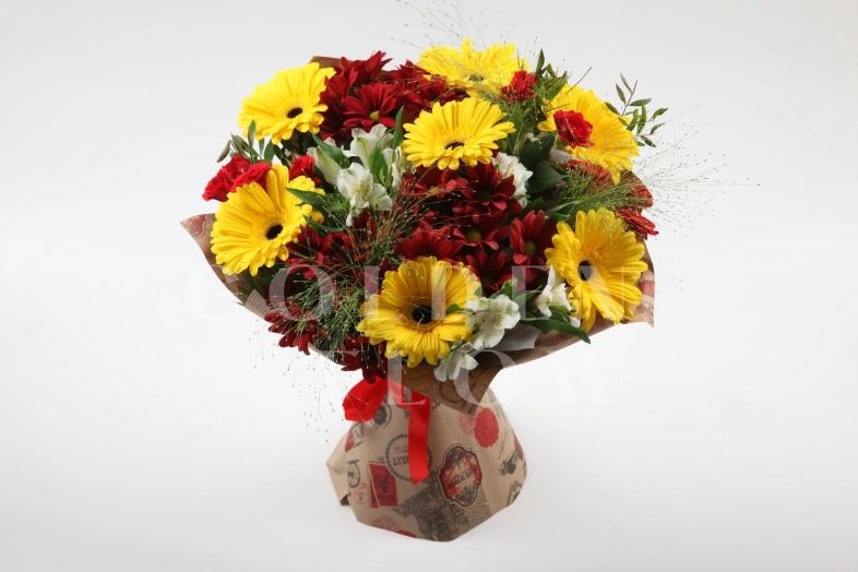Букет из гербер, альстромерий и хризантем