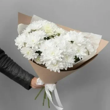 Букет из белых хризантем «Ноктюрн»