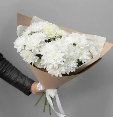 Букет из белых хризантем «Ноктюрн»