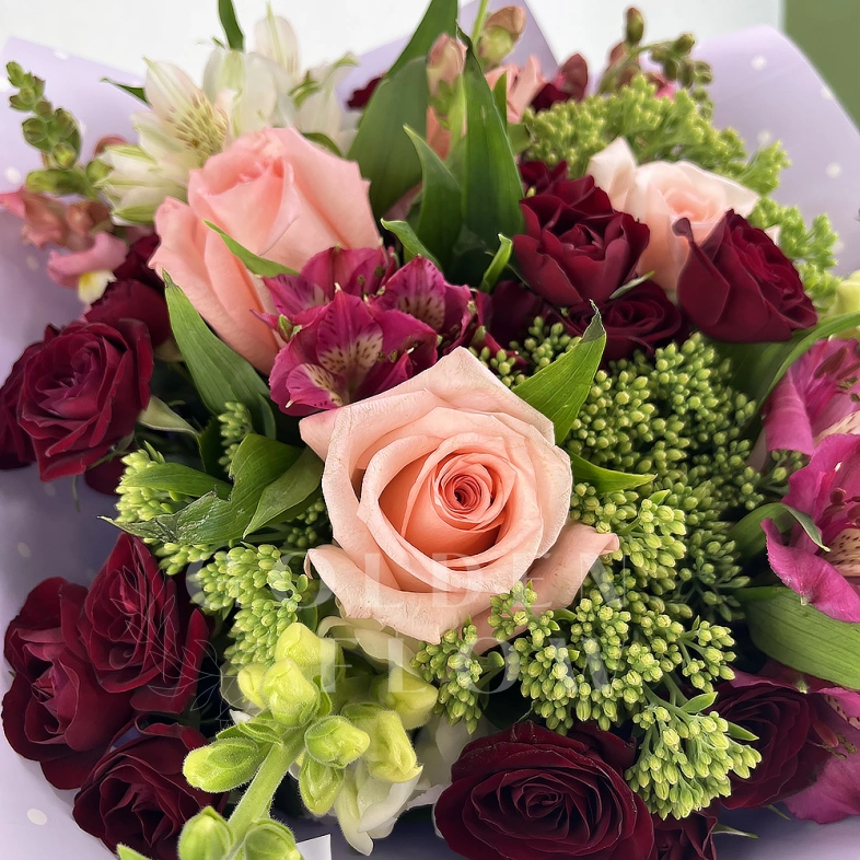 Сборный букет &laquo;Каприз&raquo;