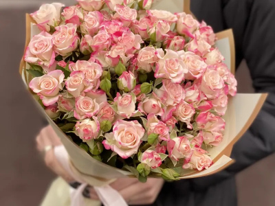 Букет из кустовой розы рефлекс 