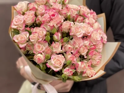 Букет из кустовой розы рефлекс 