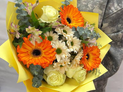Букет с герберами и хризантемой «Хорошее настроение»