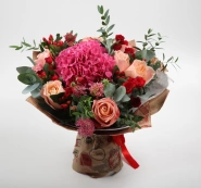 Букет с розами и гортензией 0