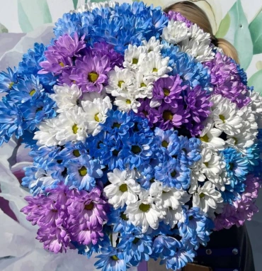 Букет из хризантем «Небесные ромашки»