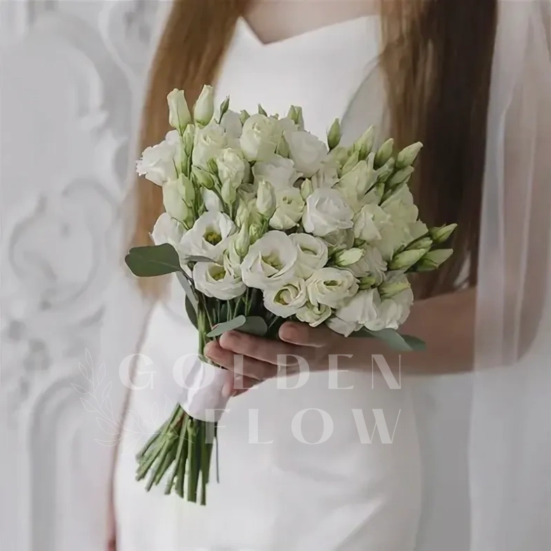 Букет невесты из эустомы с зеленью 