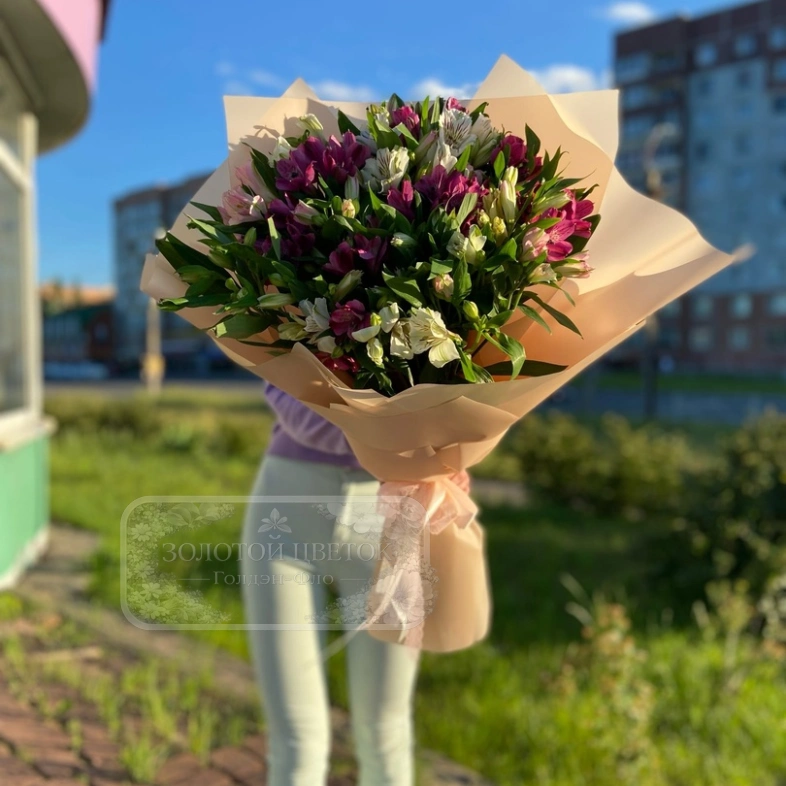 Букет альстромерий &laquo;Яркие моменты&raquo;