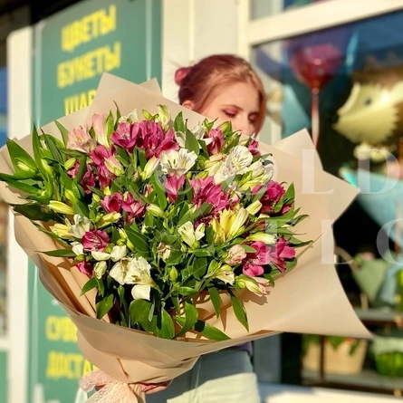 Букет альстромерий &laquo;Яркие моменты&raquo;
