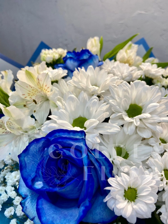 Сборный букет &laquo;Голубой небосклон&raquo;