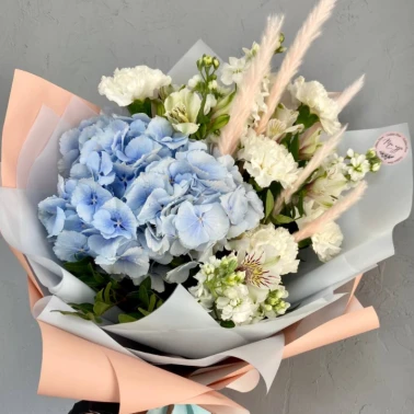 Букет с гортензией «Розовый туман»