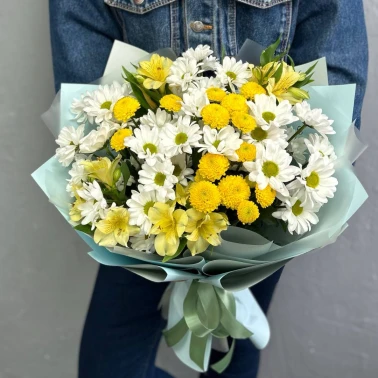 Сборный букет из хризантем и альстромерии «Ажурность»