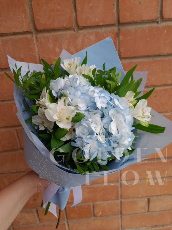 Букет из Гортензии и Альстромерии "Позитив"