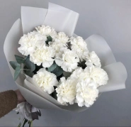 Букет из диантусов и эвкалипта &laquo;Белый танец&raquo; 0
