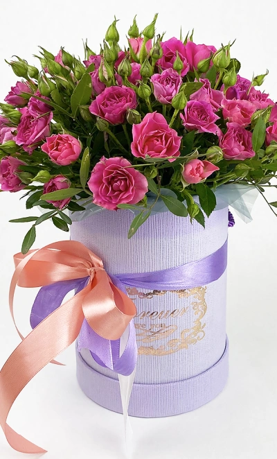 Кустовые розы в коробке «Париж»