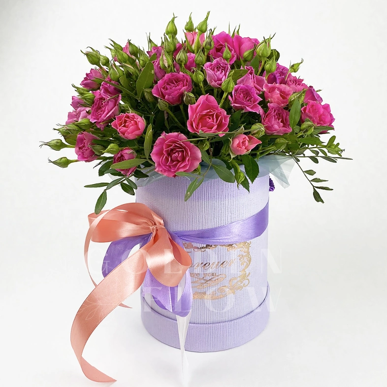 Кустовые розы в коробке &laquo;Париж&raquo;