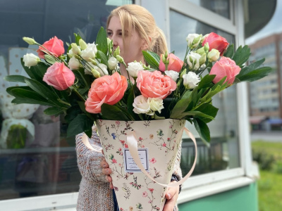 Цветы в коробке «Объятия»