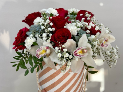 Цветы в коробке «Шарм»