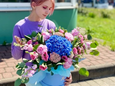 Гортензия и пионы в коробке «Мираж»