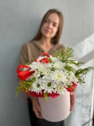 Композиция из хризантем в коробке  &laquo;Летняя&raquo; 1