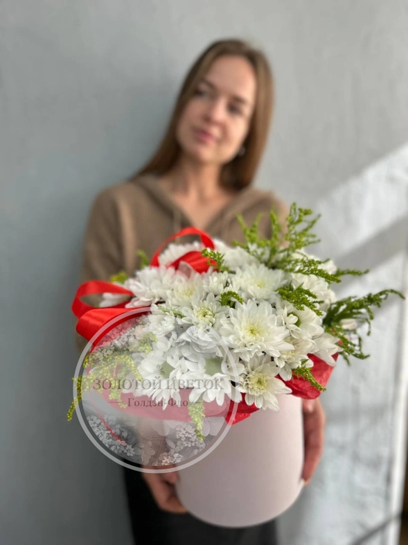 Композиция из хризантем в коробке  &laquo;Летняя&raquo;