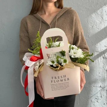 Композиция в сумочке  «Ромашковая»