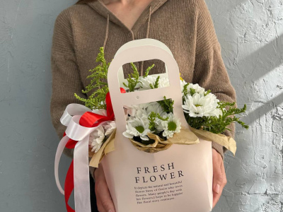 Композиция в сумочке  «Ромашковая»