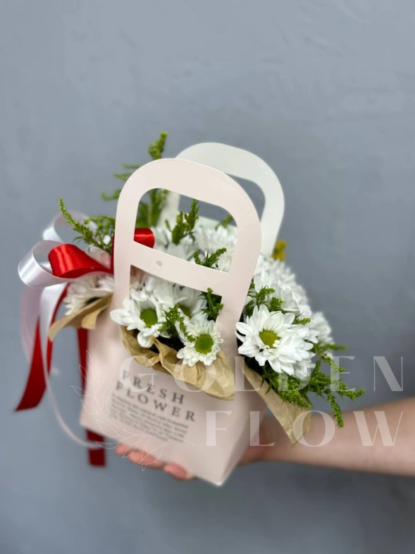 Композиция в сумочке  &laquo;Ромашковая&raquo;