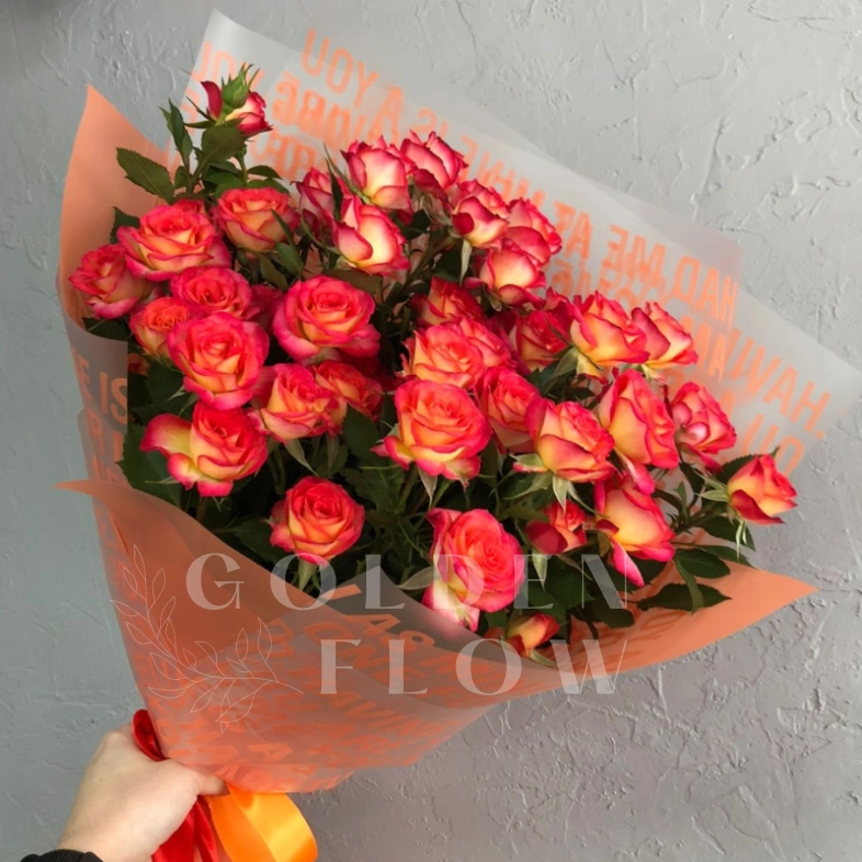 Букет из кустовой розы &laquo;Яркость&raquo;