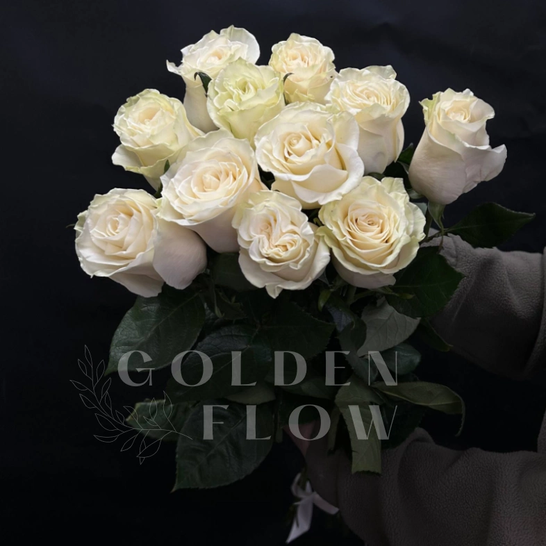 Букет из 11 белых роз под ленту