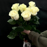 Букет из 7 белых роз под ленту 1