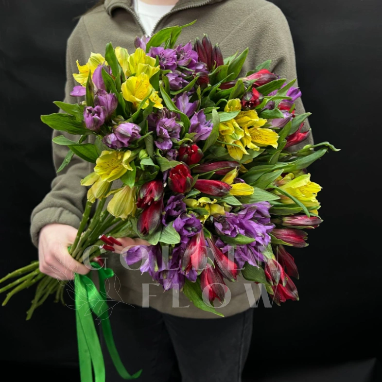 Букет из 11 альстромерий под ленту