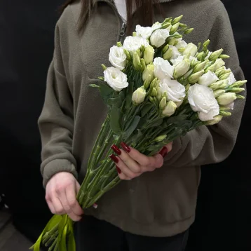 Букет из 5 эустом под ленту 