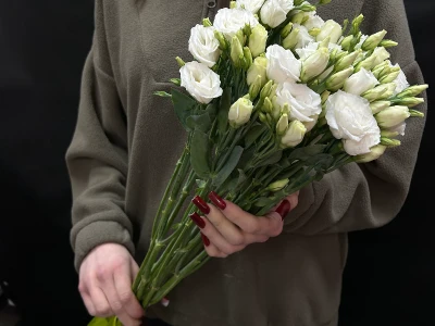 Букет из 5 эустом под ленту 