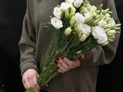 Букет из 5 эустом под ленту 