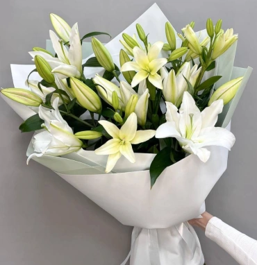 Букет из 9 белых лилий