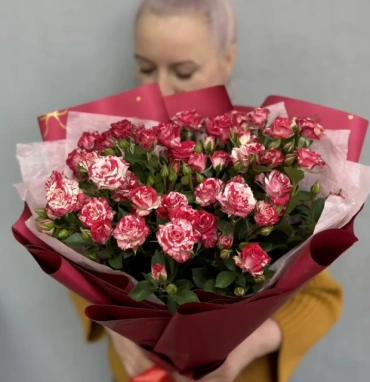 Букет из кустовой розы фаер-воркс