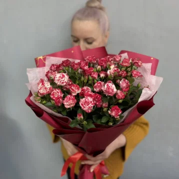 Букет из кустовой розы фаер-воркс