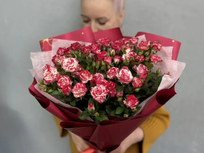 Букет из кустовой розы фаер-воркс размер L