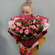 Букет из кустовой розы фаер-воркс средний 0